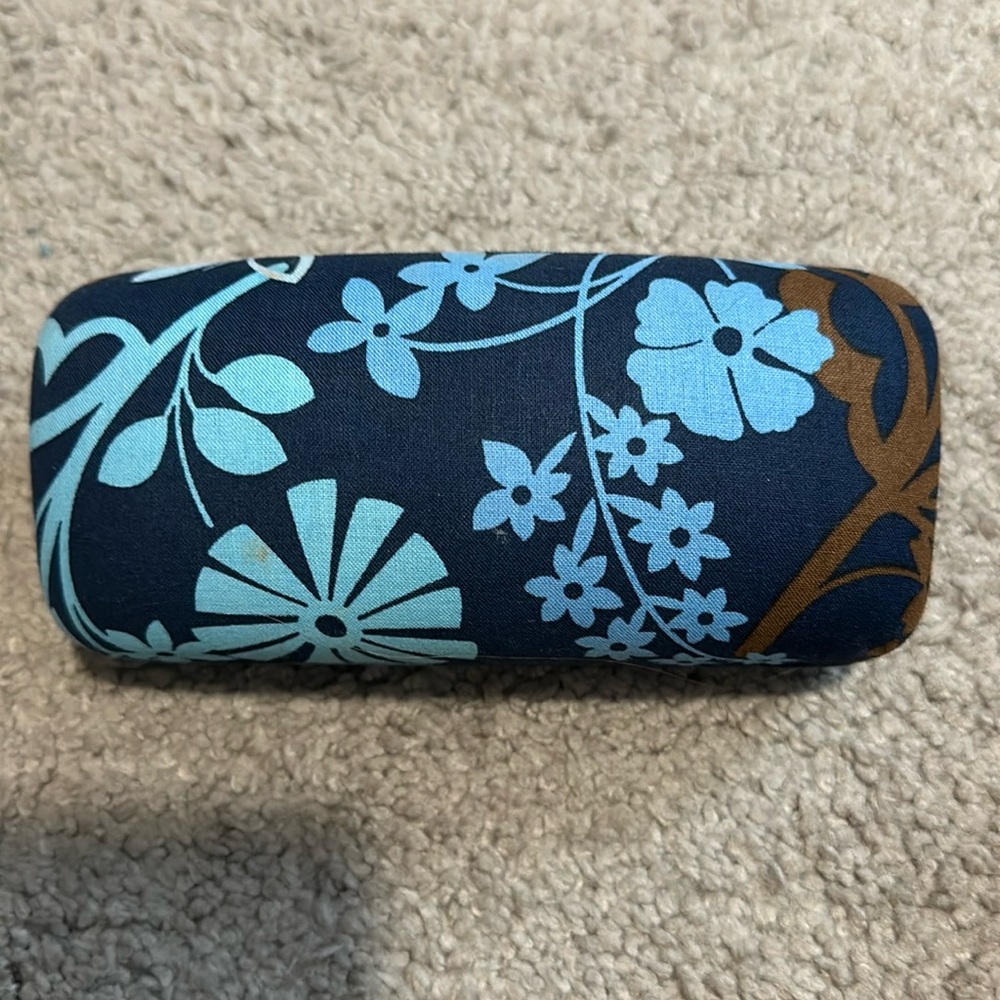 Vera Bradley clamshell hard glasses case
